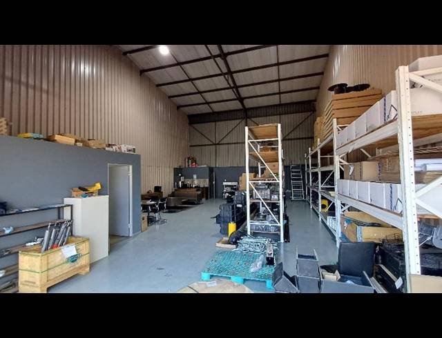 INDUSTRIAL PROPERTY TO RENT IN LYTTELTON MANOR